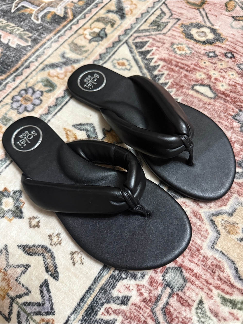 Solei Sea | sz 7 ; FITS sz 6/6.5 | Black | Pillow Strap Flip Flop | NWOT
